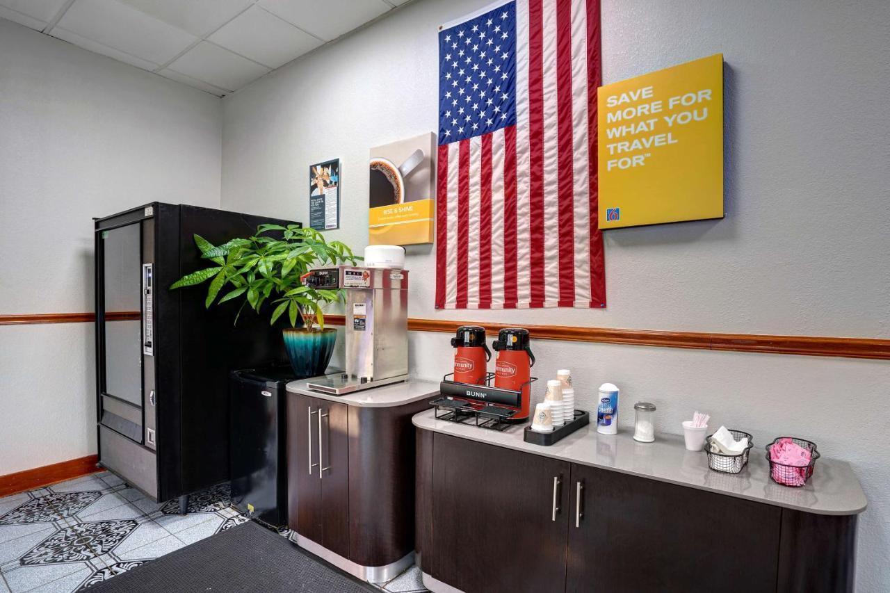 Motel 6 Burlington Ngoại thất bức ảnh