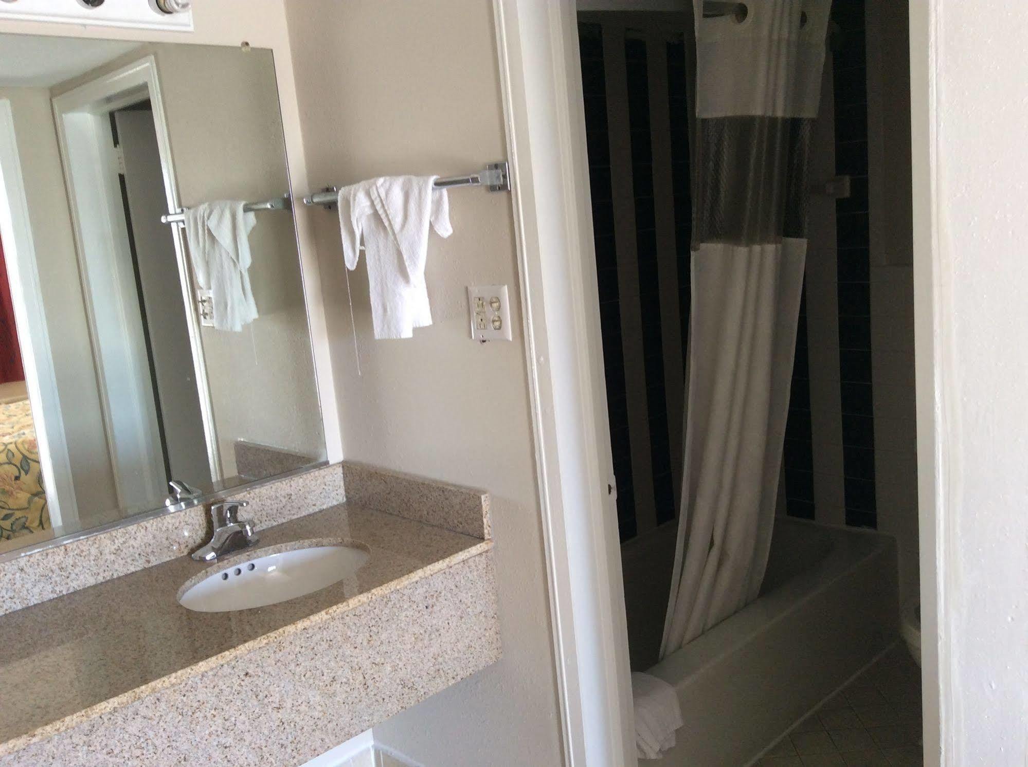 Motel 6 Burlington Ngoại thất bức ảnh